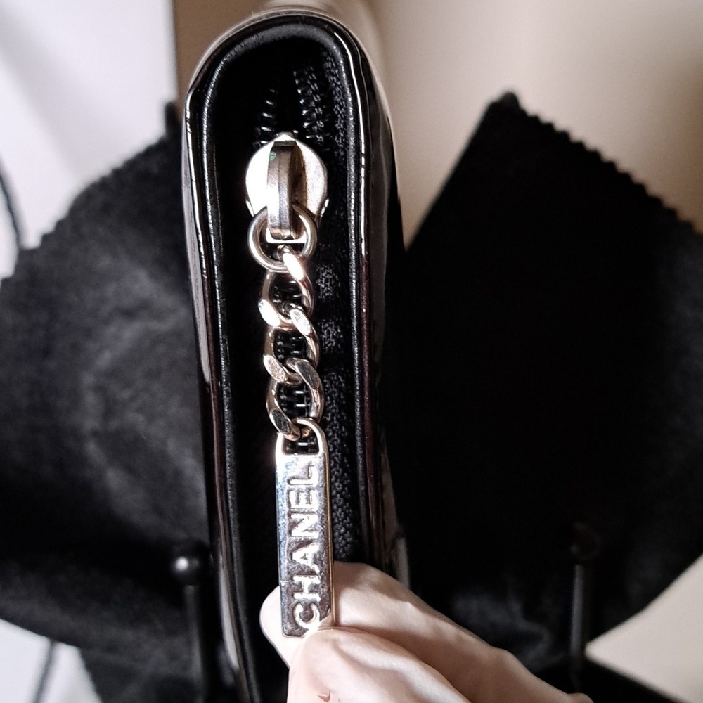 CHANEL Patent Trousse Maquil Clutch Wallet Black Like New - Picture 11 of 17